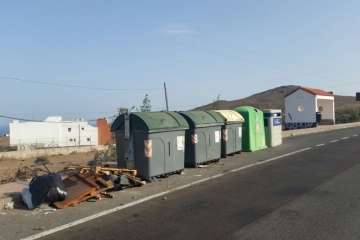 Restos de material con amianto en diversos puntos del municipio (Foto TA)